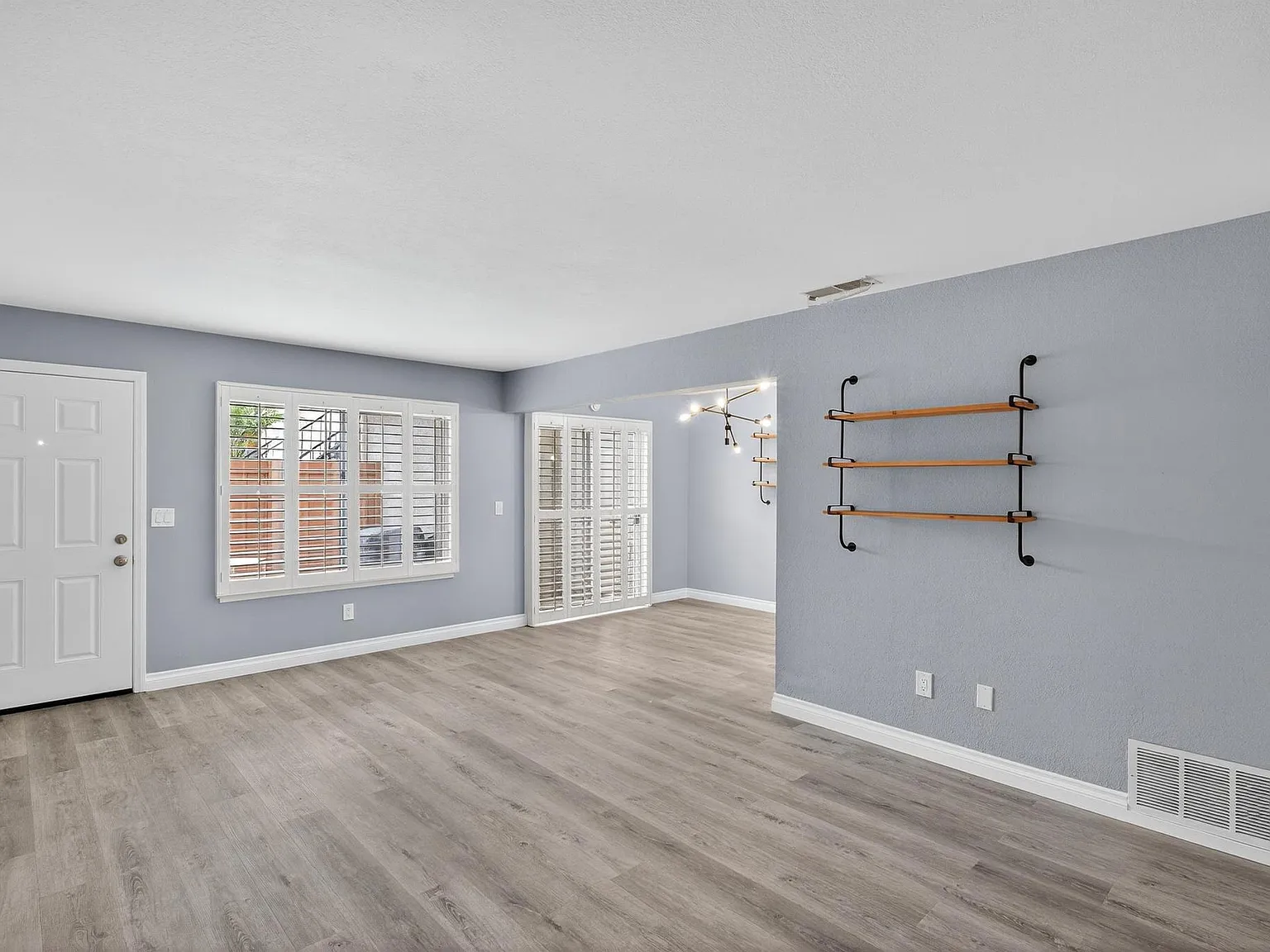 2 bed, 904 sqft, $2,995 — Photo 3