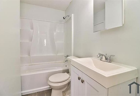 3rd image of 3195 Notre Dame St