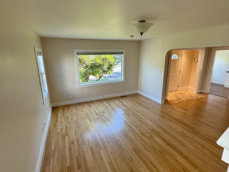 37 NE 47th Ave — Photo 4