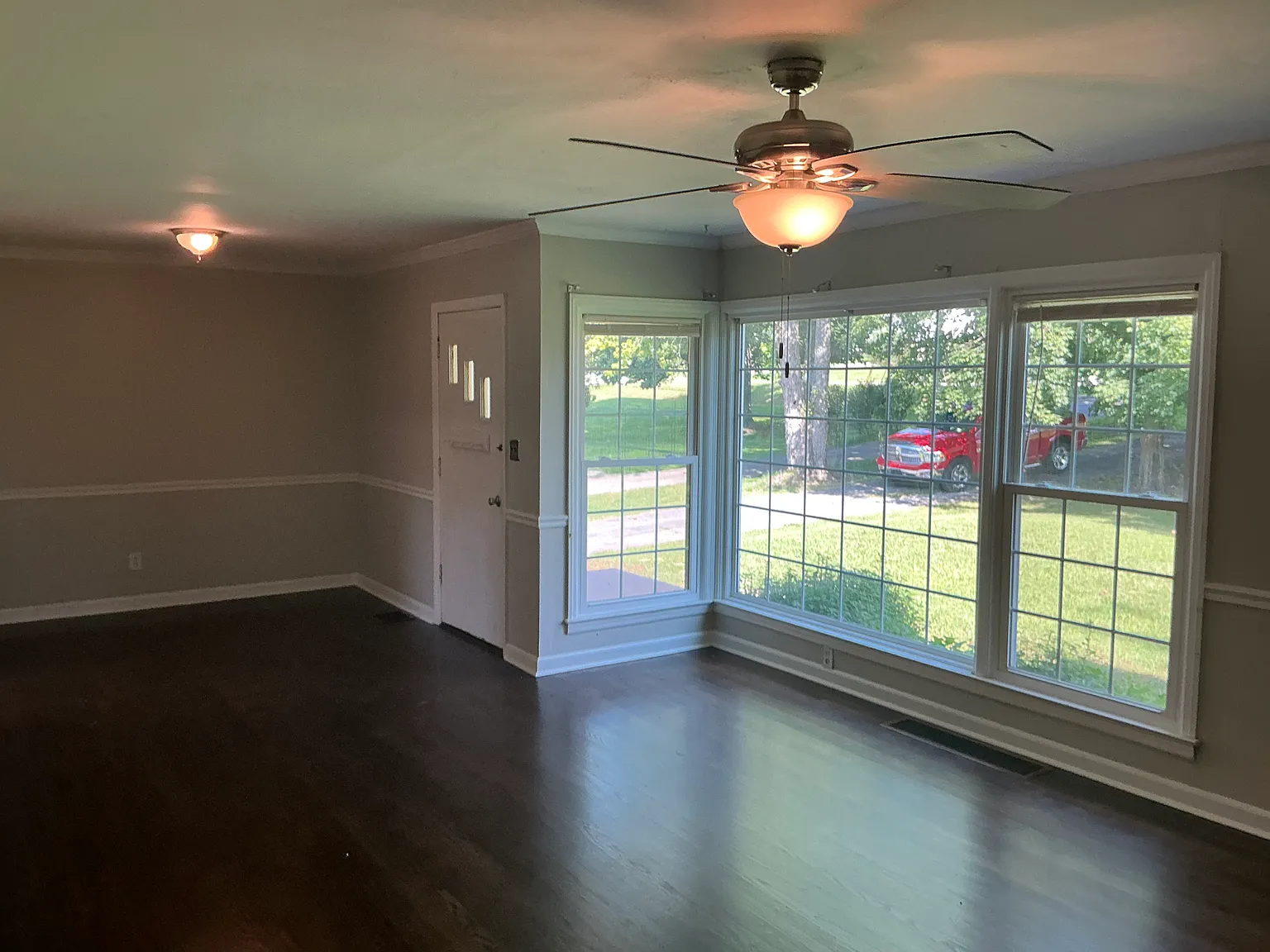 5 bed, 1402 sqft, $2,200 — Photo 4