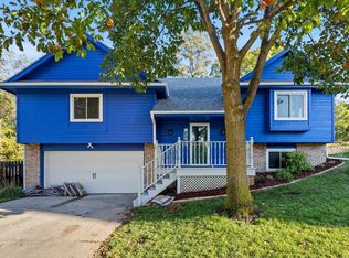 320 Buena Vista Cir, Council Bluffs, IA 51503