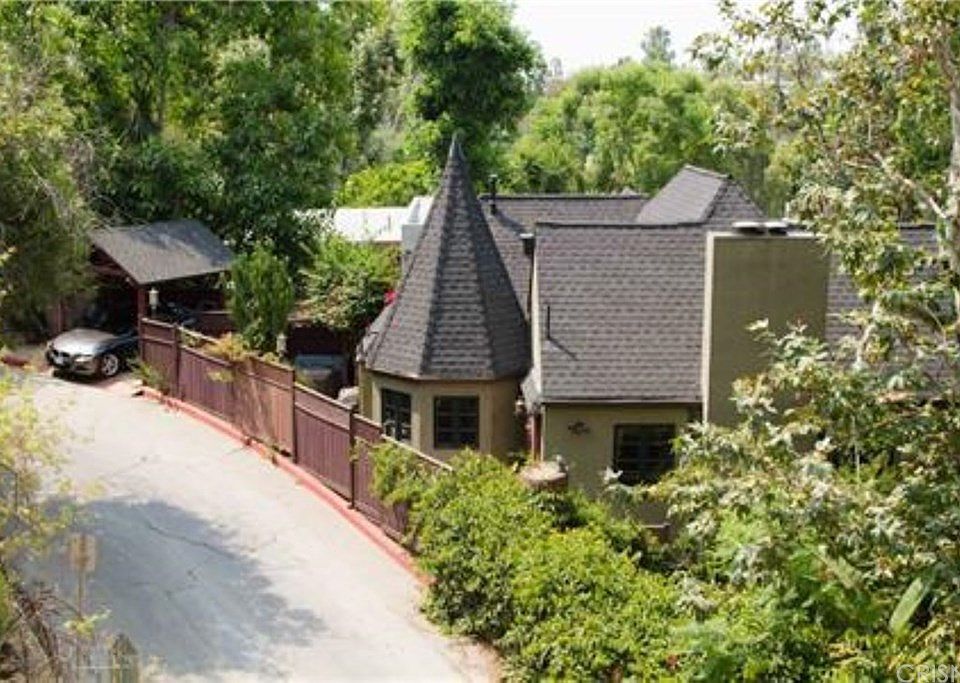 1st image of 2318 Holly Dr