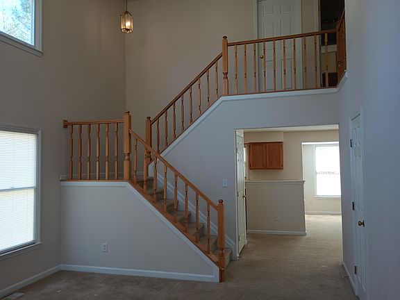 2nd image of 212 Hemmingwood Dr