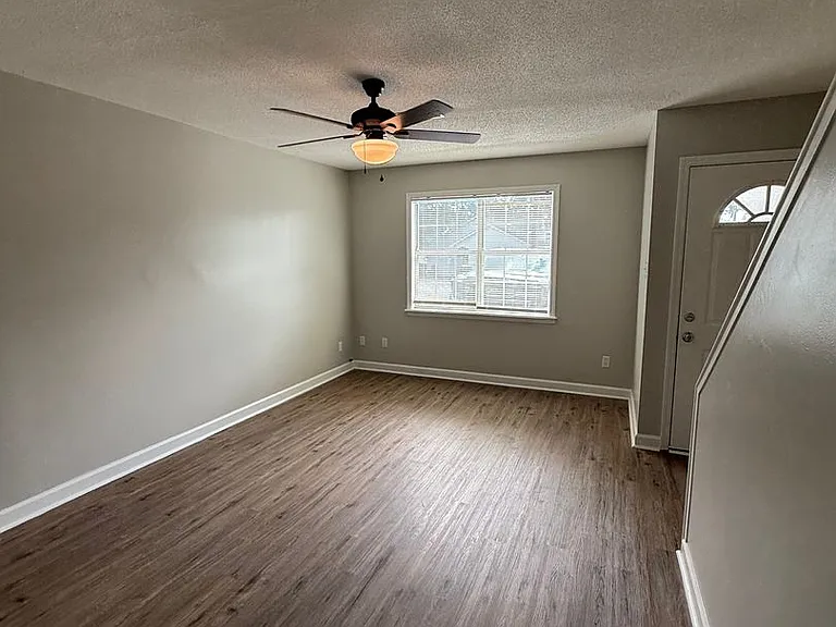1331 Edgewood Dr — Photo 10