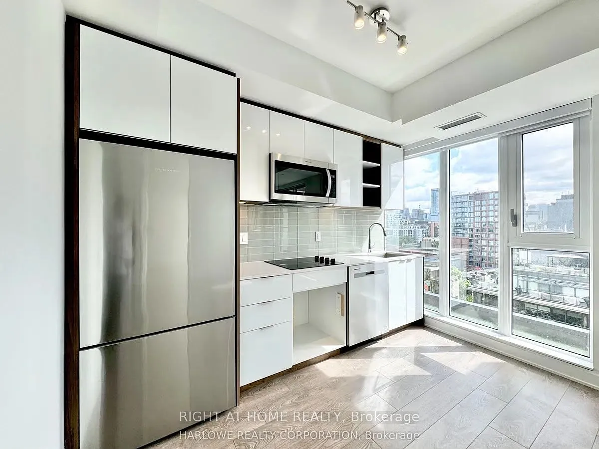 543 Richmond St W — Photo 4