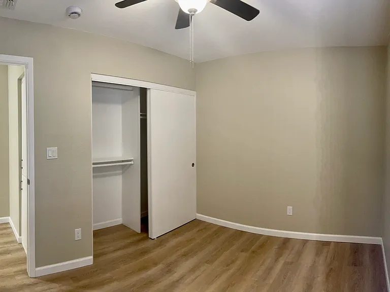 10021 N 47th Dr — Photo 12
