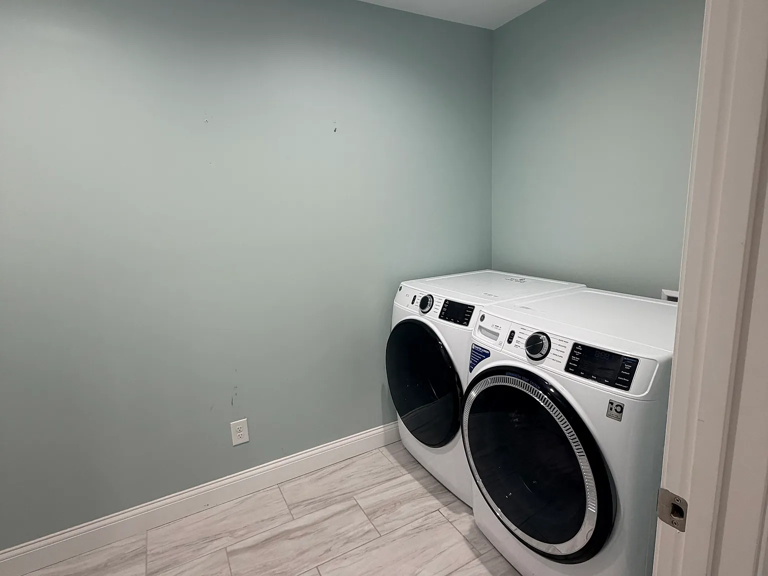 3 bed, 1883 sqft, $2,500 — Photo 2