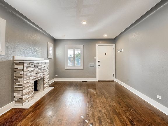 5th image of 3550 N Saint Paul St