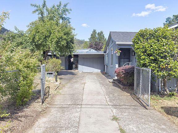 3rd image of 723 NE 12th St