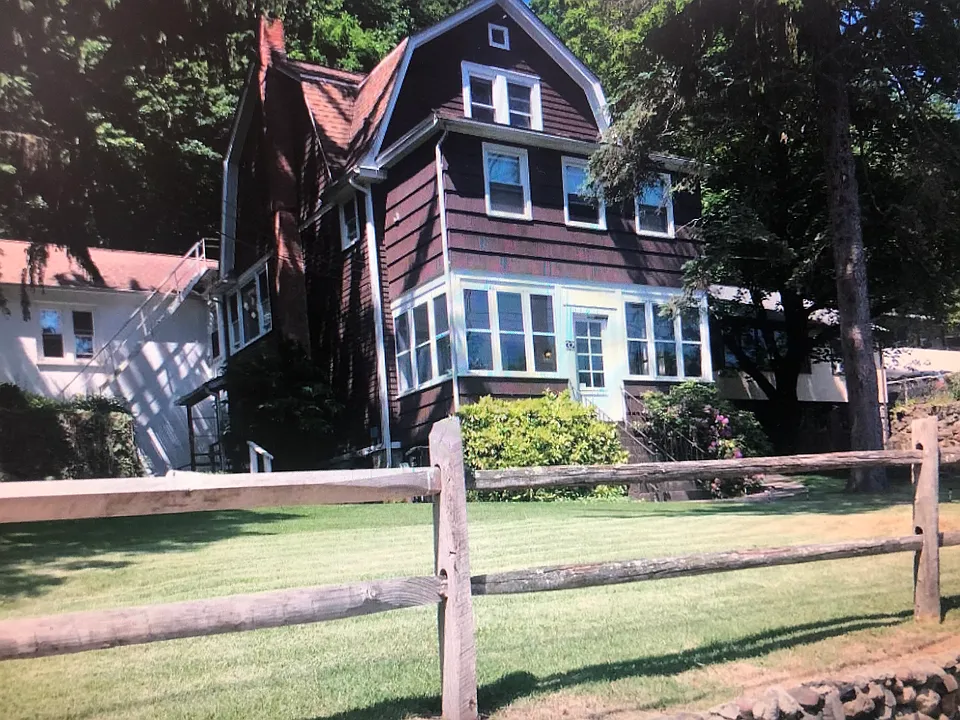 32 Mearns Ave #1