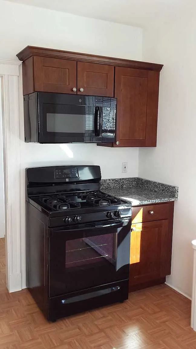 4 bed, $4,000 — Photo 1