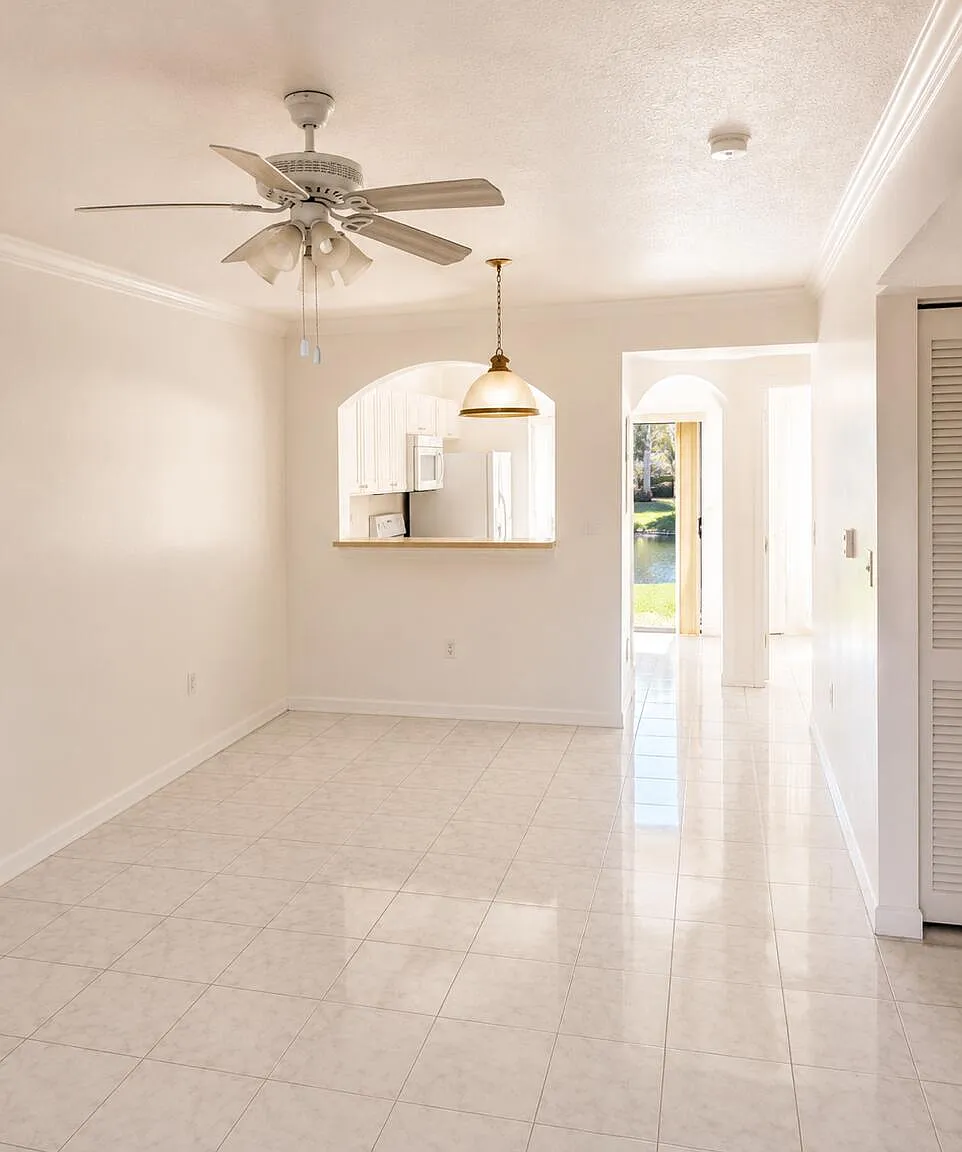 2 bed, 2.0 bath, 920 sqft, $1,950 — Photo 3