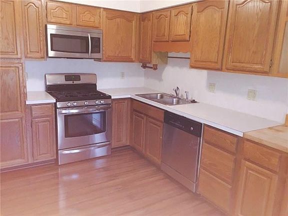 4th image of 11133 Riverbend Ct W