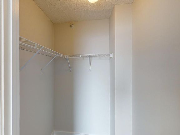 5th image of 6 W Grand Ave #2007