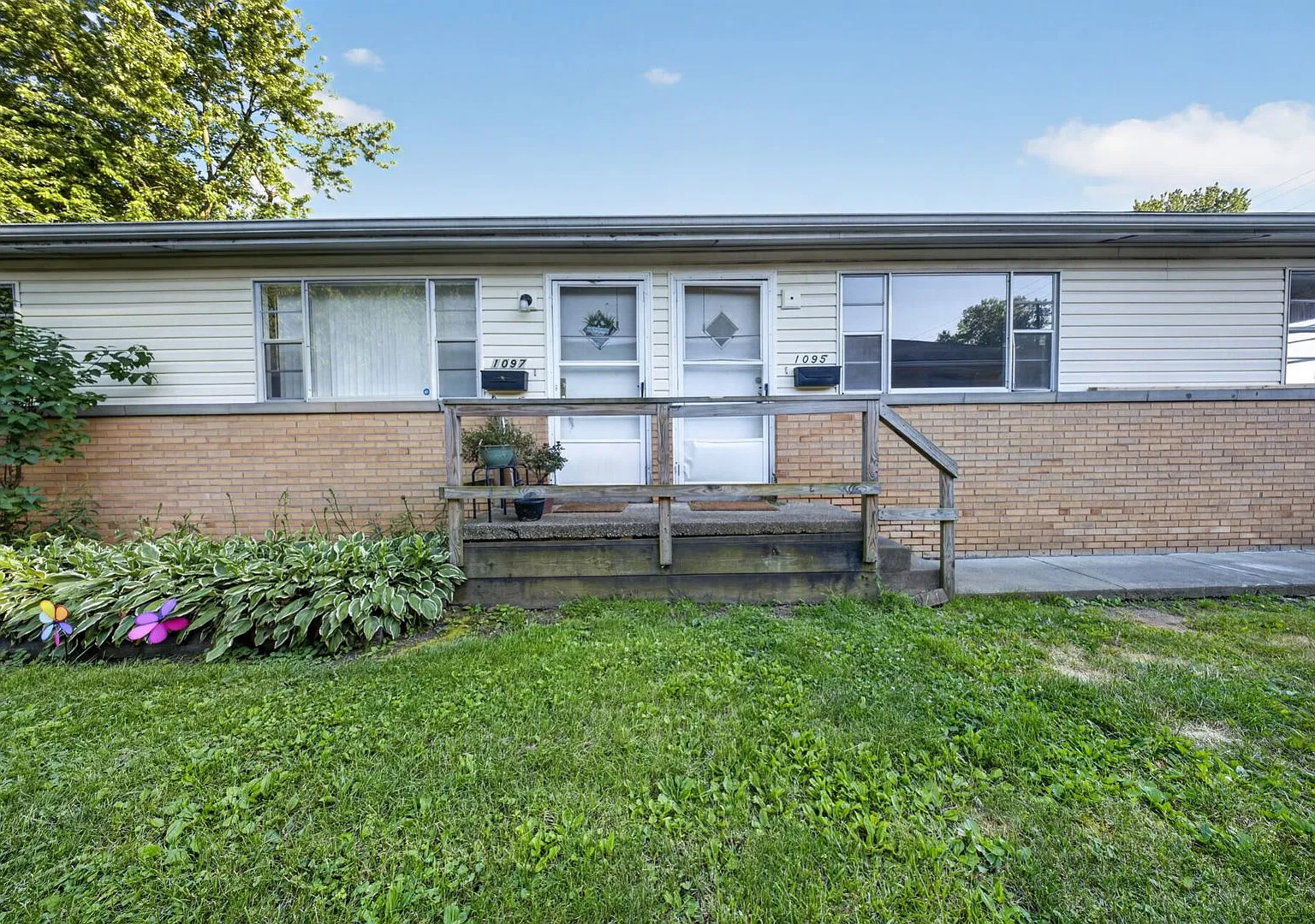 1095 St Michaels Ave — Photo 1