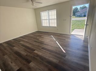 185 Se 1171 A & B, Knob Noster, MO 65336