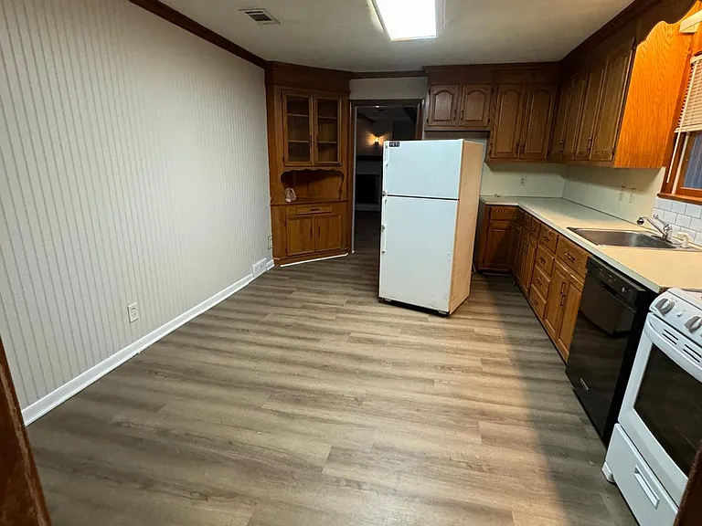 317 Clark Blvd — Photo 9
