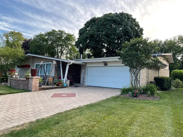 432 N Strieff Ln, Glenwood, IL 60425