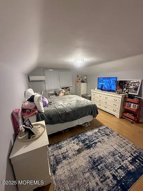 5 bed, 2272 sqft, $3,750 — Photo 3