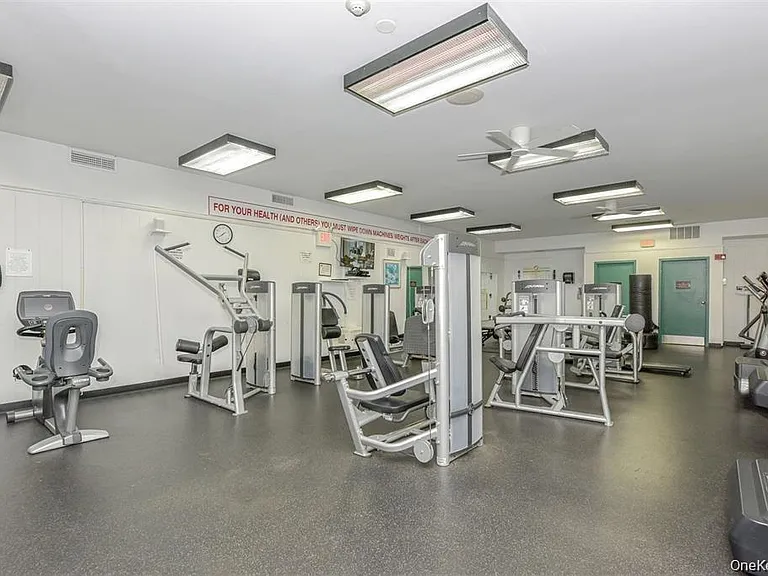 855 Skyline Dr — Photo 30