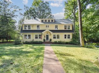 22 Mountain Rd, Verona, NJ 07044