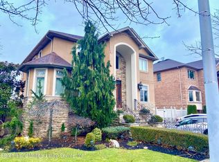 1073 Edgegrove Ave, Staten Island, NY 10309