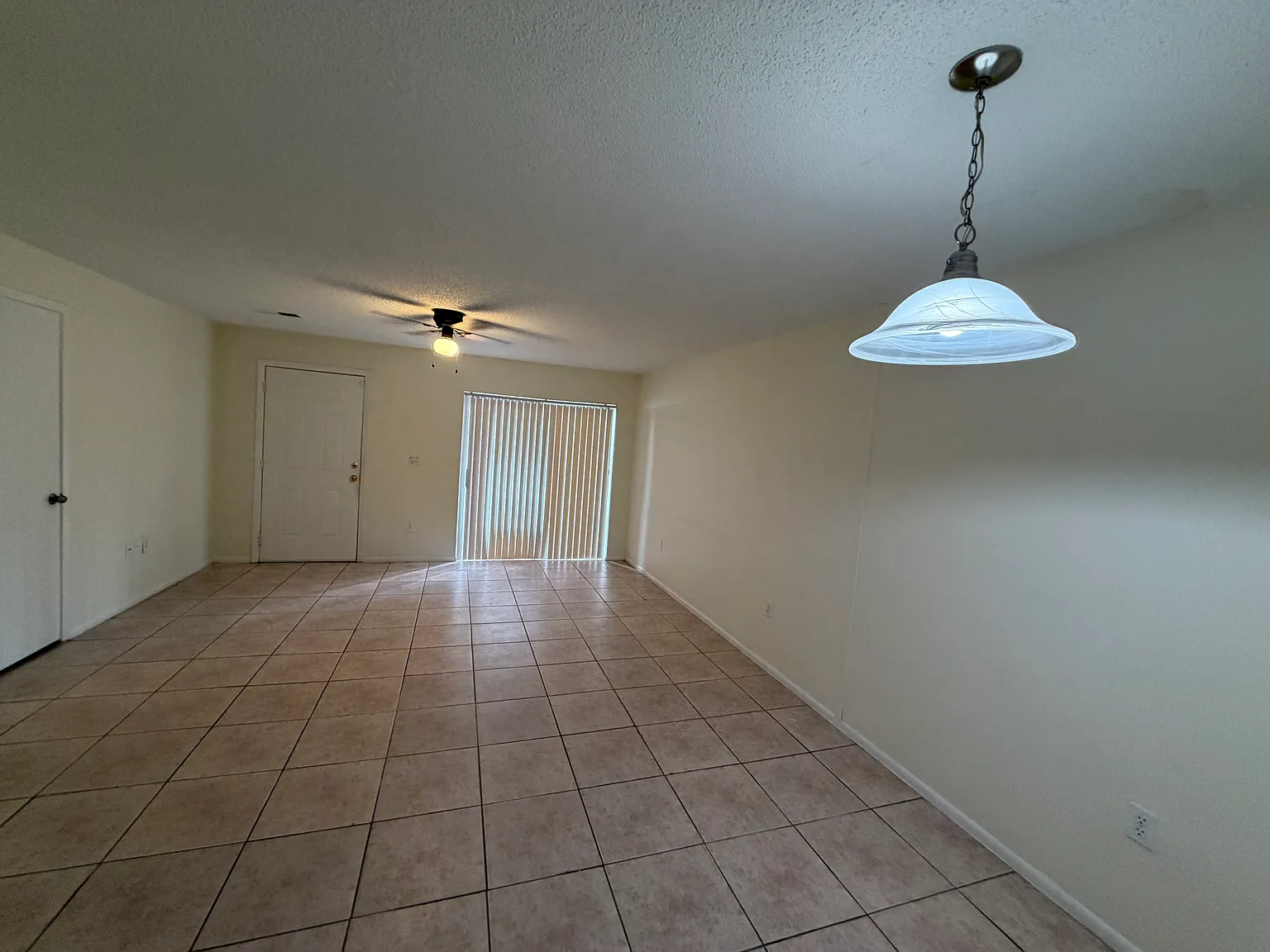 2 bed, 950 sqft, $1,500 — Photo 2