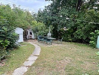 3rd image of 25 Lyons Ct