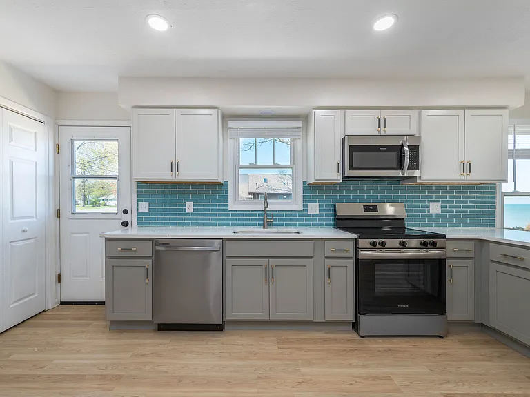 3844 Edgewater Blvd — Photo 8