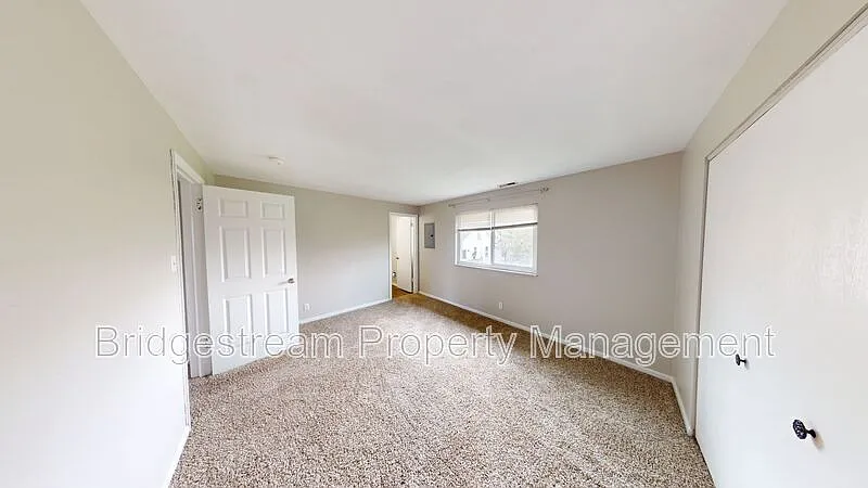 1 bed, 1.0 bath, $895 — Photo 4
