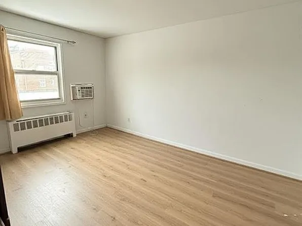 68-56 140th St #2, Flushing, NY 11367