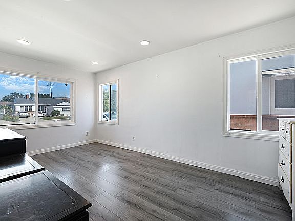 3rd image of 3116 W 178th St