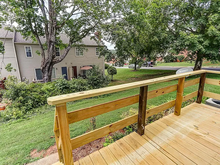 1421 Ashbourne Dr — Photo 5