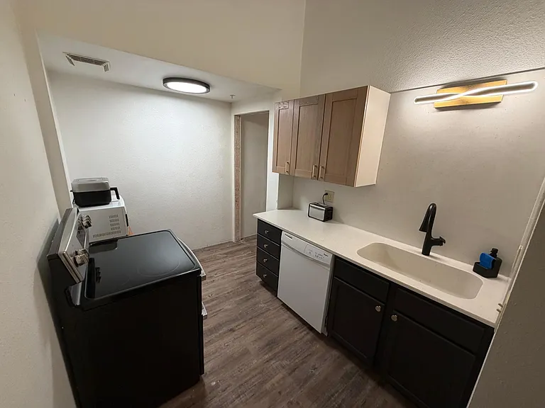 542 Benson Ave SW #208ENSUITE — Photo 7