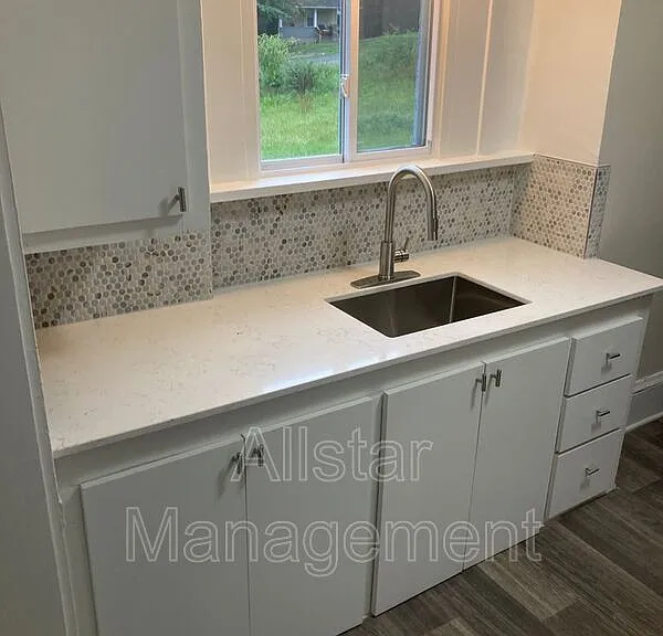 1201 East Ave — Photo 8