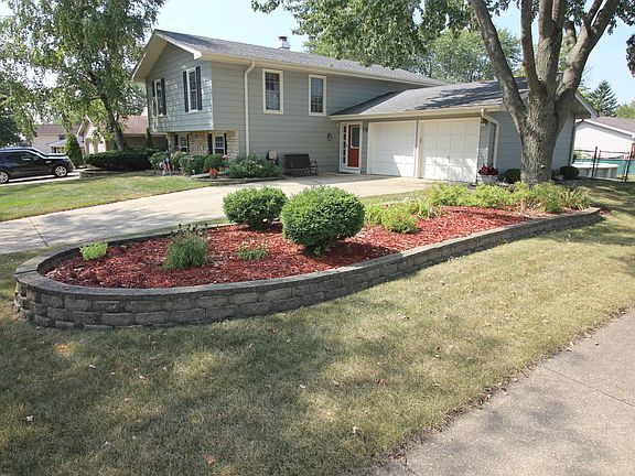 3rd image of 176 Lockwood Ln