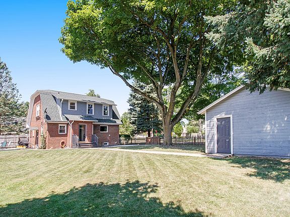 5th image of 300 S Nottawa St