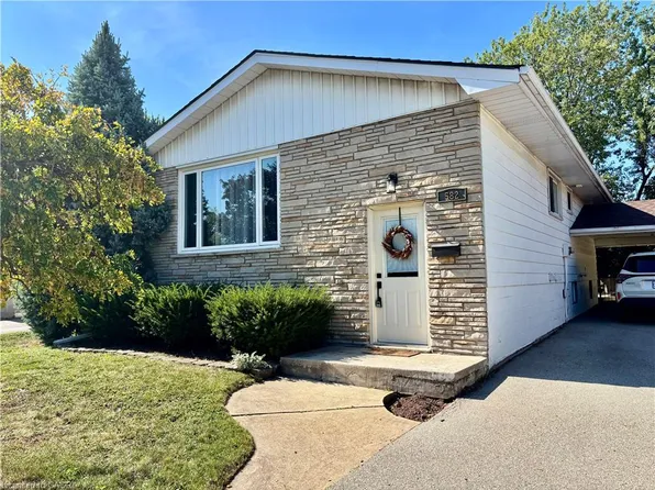 582 Chamberlain Rd, Burlington, ON L7L 2V5