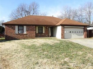 1652 W Lindberg St, Springfield, MO 65807
