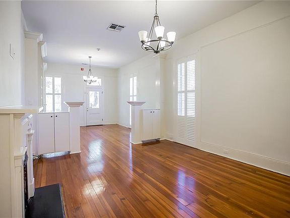 2nd image of 811 Exposition Blvd #1/2