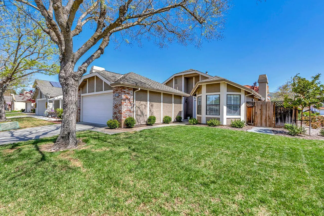 1870 Bayo Claros Cir photo 1