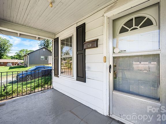2nd image of 115 Brackett St