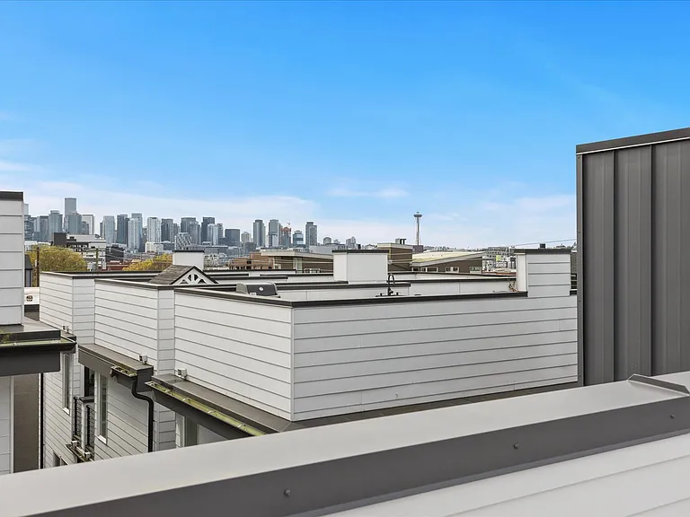 255 E Louisa St — Photo 13
