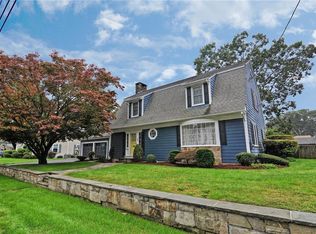 35 Narragansett Ave, Pawtucket, RI 02861