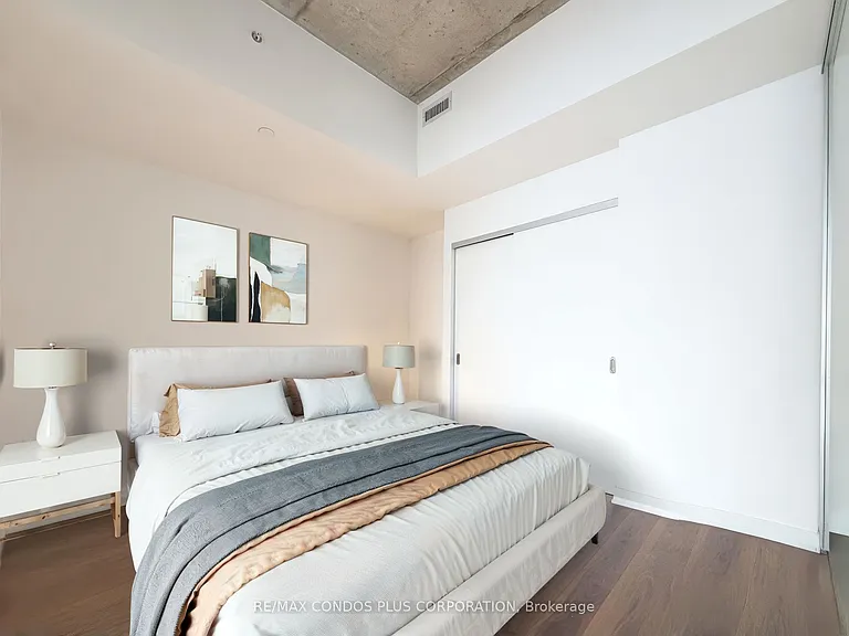210 Simcoe St #2410 — Photo 7