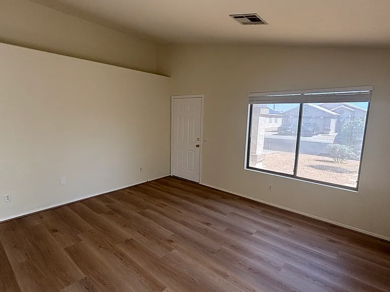 15932 W Lundberg St — Photo 4