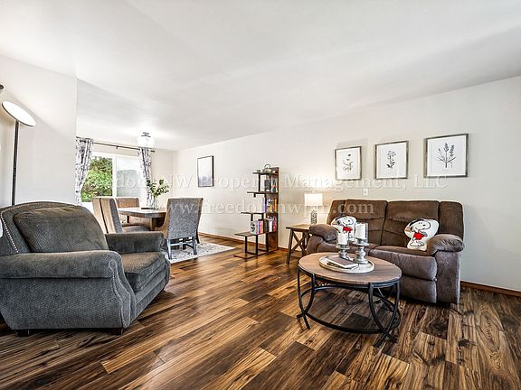 5th image of 704 Evergreen Pl