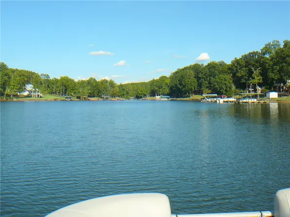 146 Waterside Dr, Iva, SC 29655