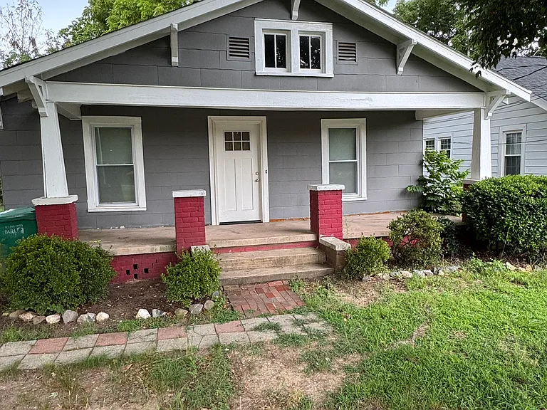 102 Sunview Ave — Photo 1