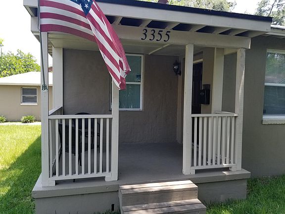 Nice covered front porch
